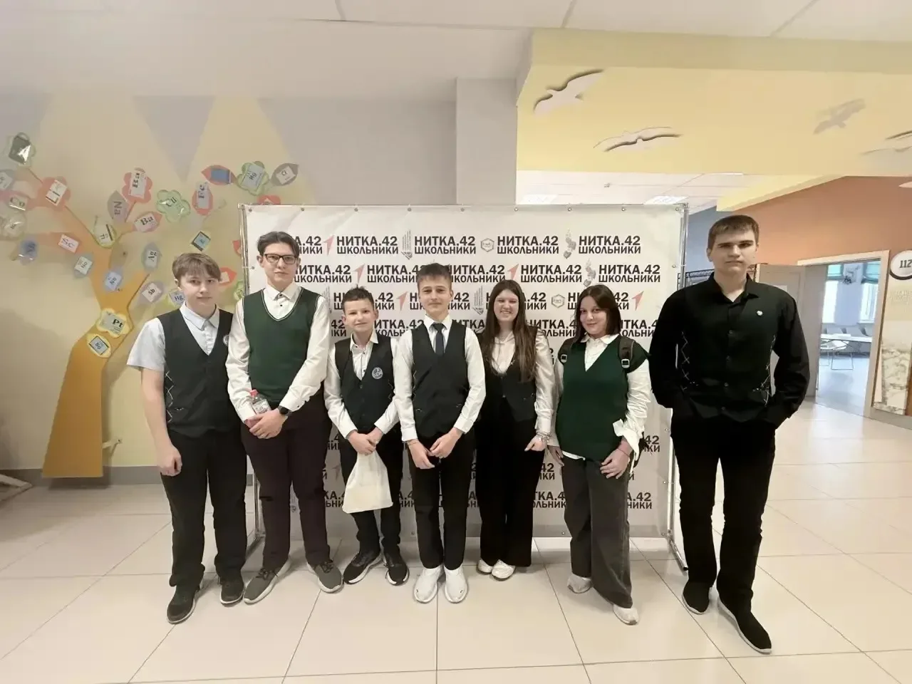 👍День науки   12 февраля представители школьного научного общества «Успех» с руководителем Е. С. Лит