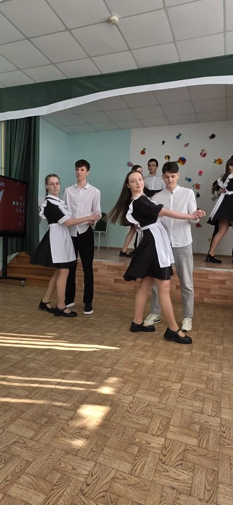 ❤️ Когда ученики дарят праздник учителям В эту пятницу учащиеся решили отказаться от скучных линеек 
