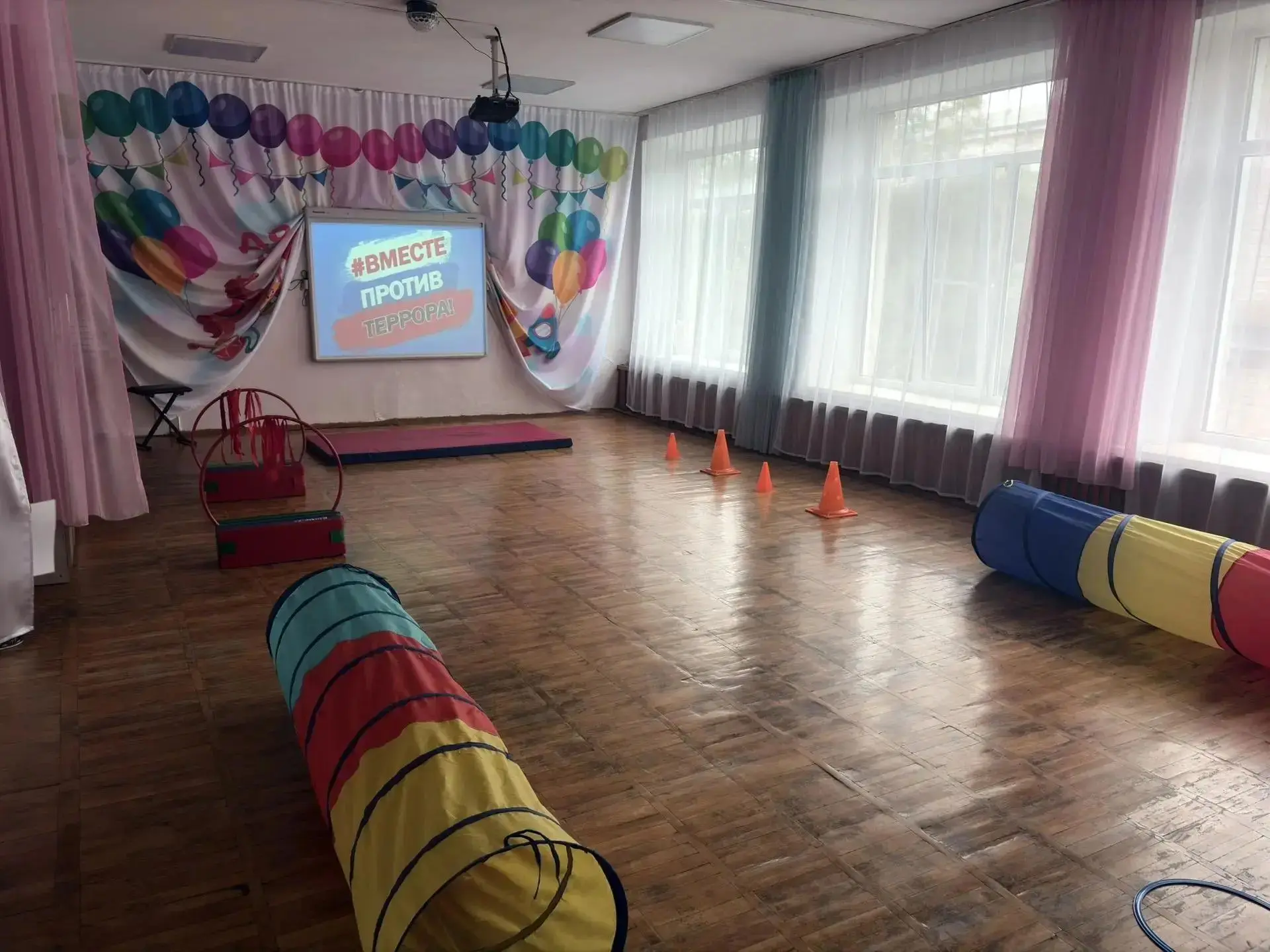 Даже дождь не помеха! 🌧️💪
Сегодня в нашем детском саду прошла увлекательная квест-игра «Вместе про