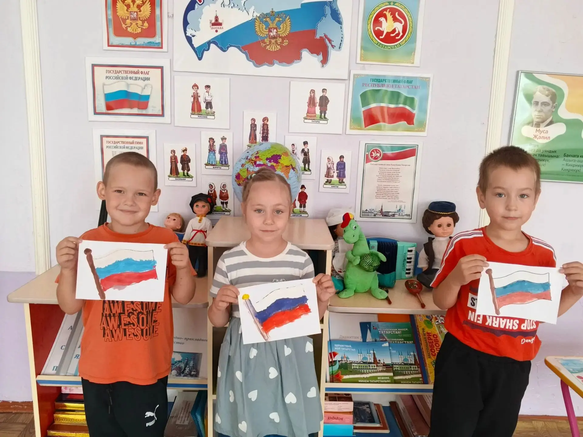 22 августа - День государственного флага России. Сегодня поговорили с ребятами о госуда...