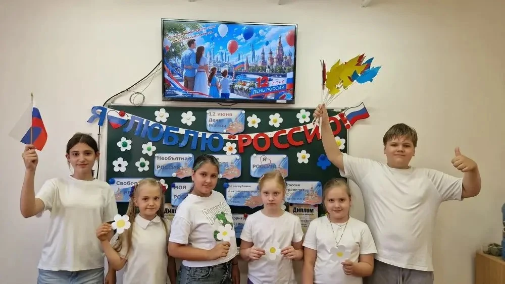 Моя Россия, моя страна 🇷🇺

Сегодня в нашем лагере прошёл увлекательный квиз «Моя Россия, моя стран