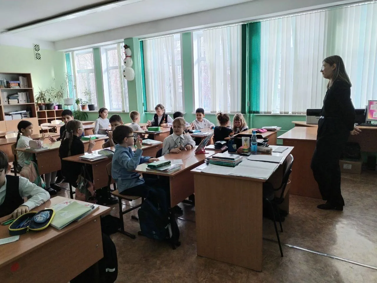 🚔 Безопасность на дорогах: классные часы по ПДД в нашей школе  В нашей школе прошли тематические кла