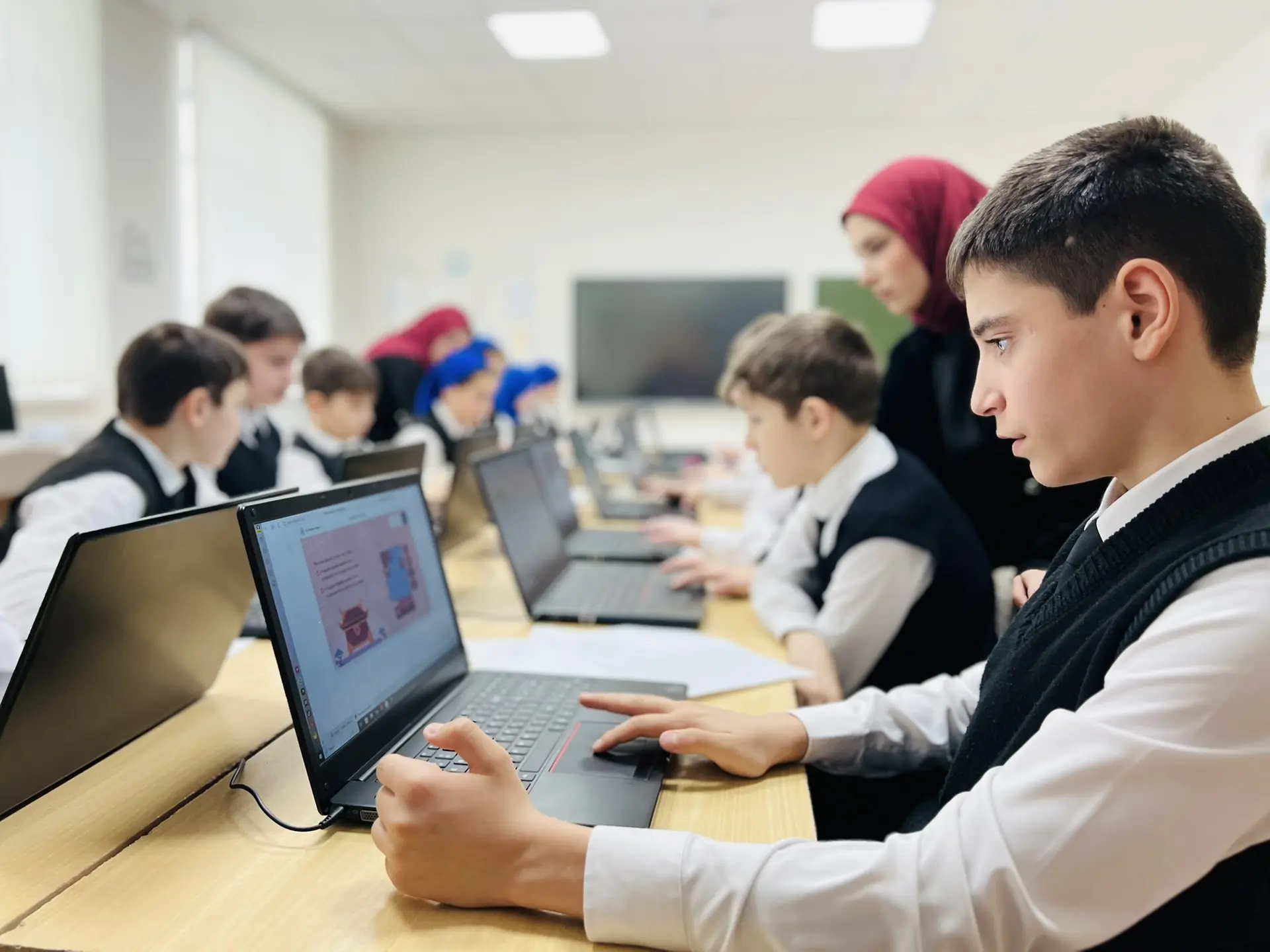 Учащиеся 1–11 классов нашей школы приняли участие в олимпиаде по математике на образовательном порта