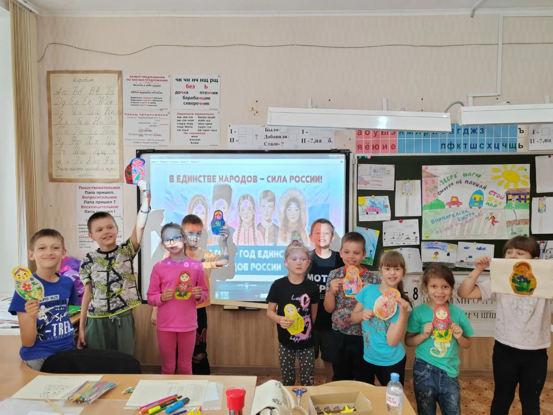 В единстве — наша сила! 🇷🇺 
📢 В год народов России в пришкольном лагере «Непоседы» прошёл ещё оди