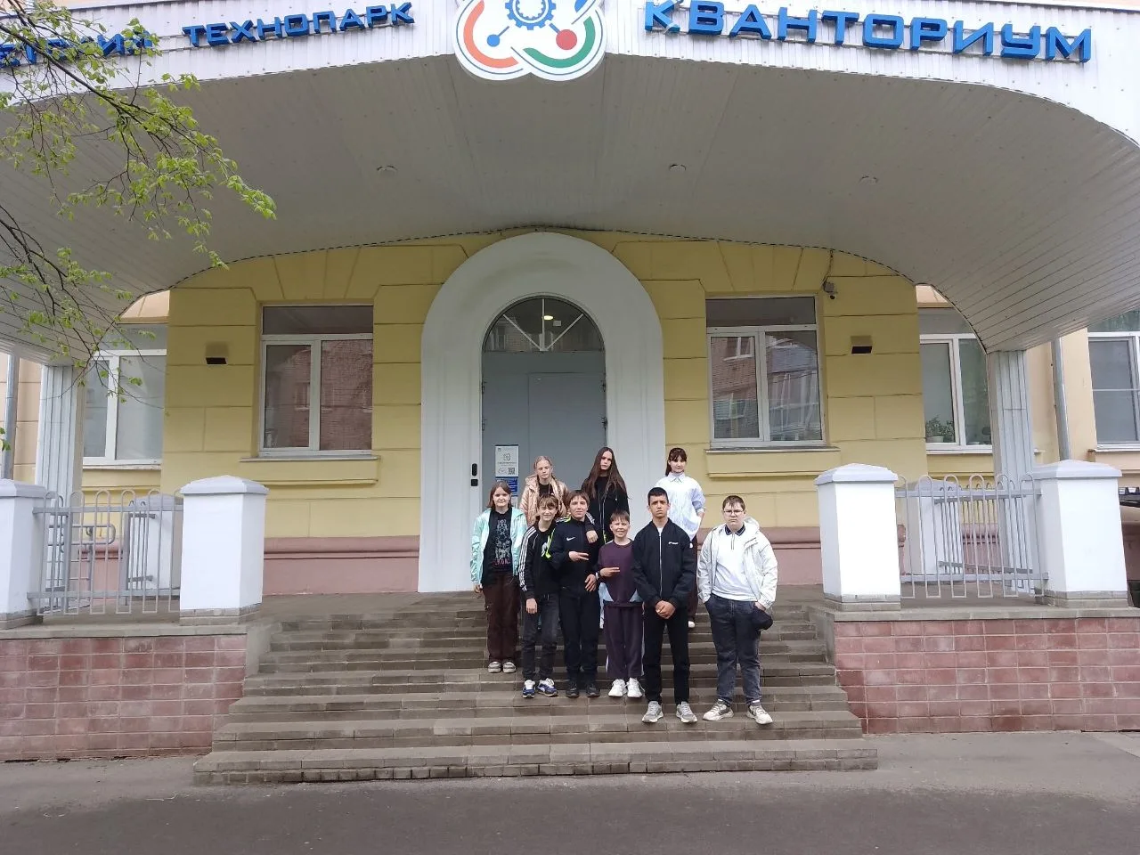 Сегодня обучающиеся Центра образования №4 посетили кванториум в Ярославле! Ребята познакомились с со