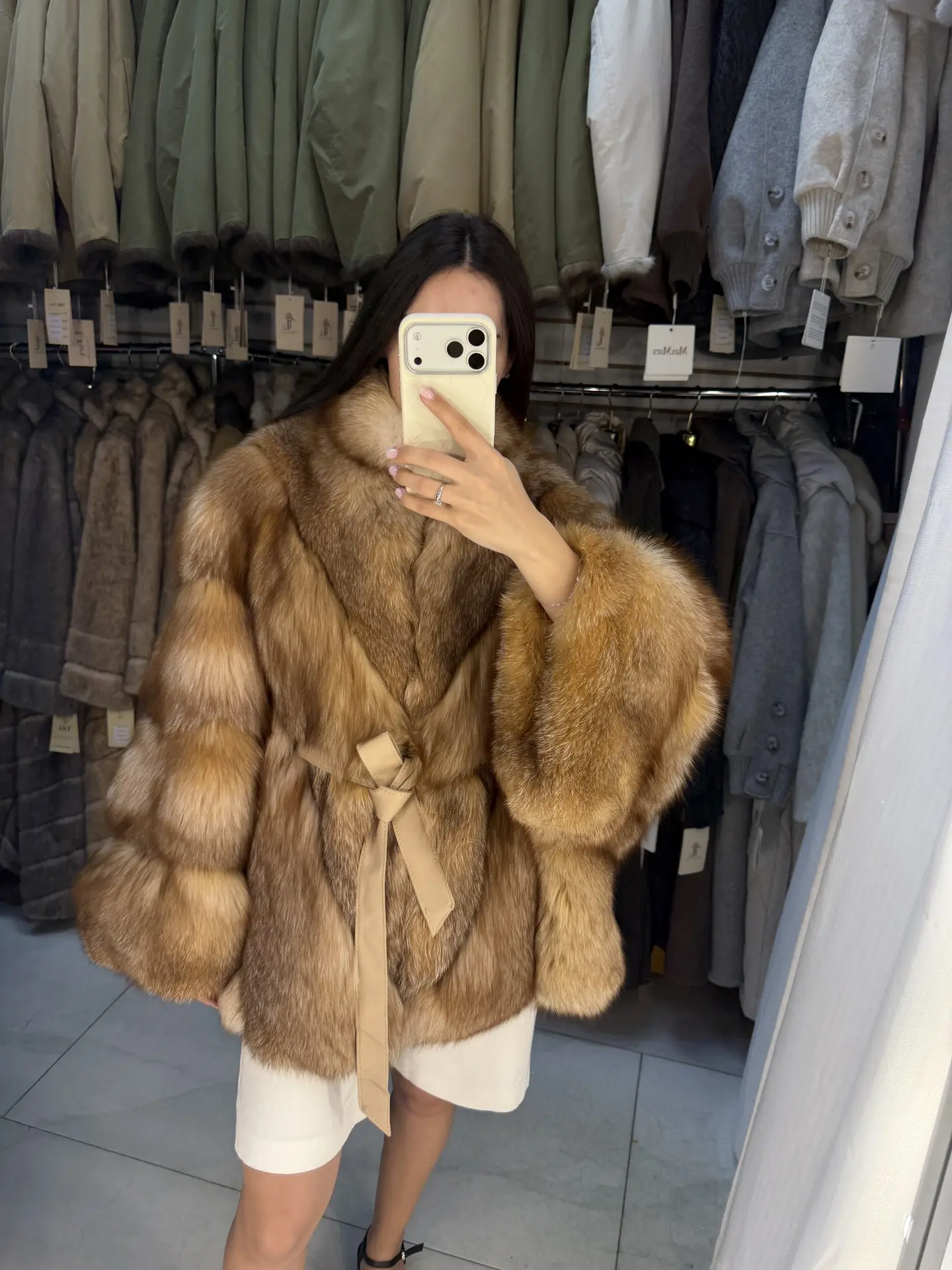 Шубы летучая мышь в длине 75 см