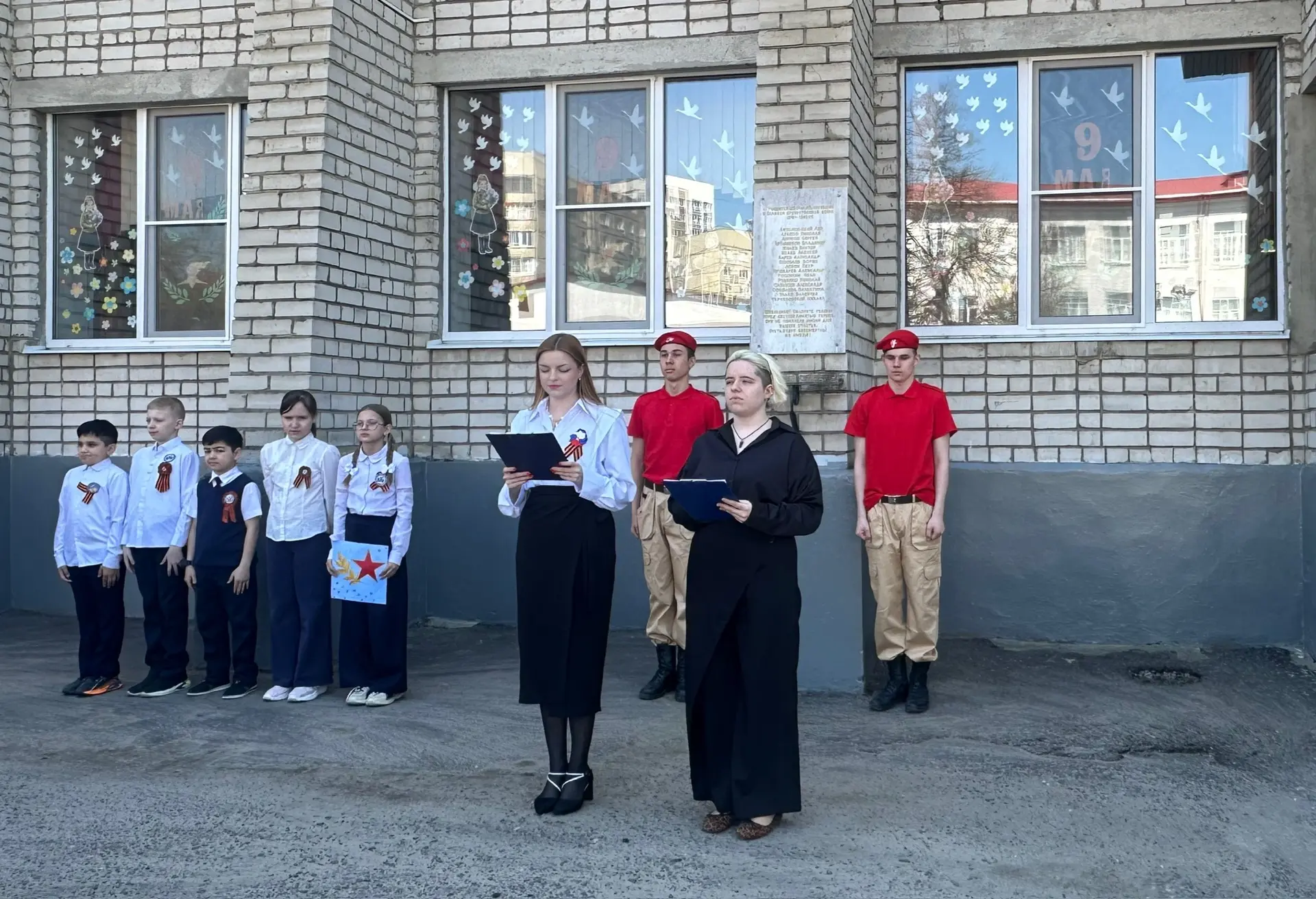 ✨Память, которую храним: школьники почтили память героев Великой Отечественной войны🪖  ✨В нашей школ