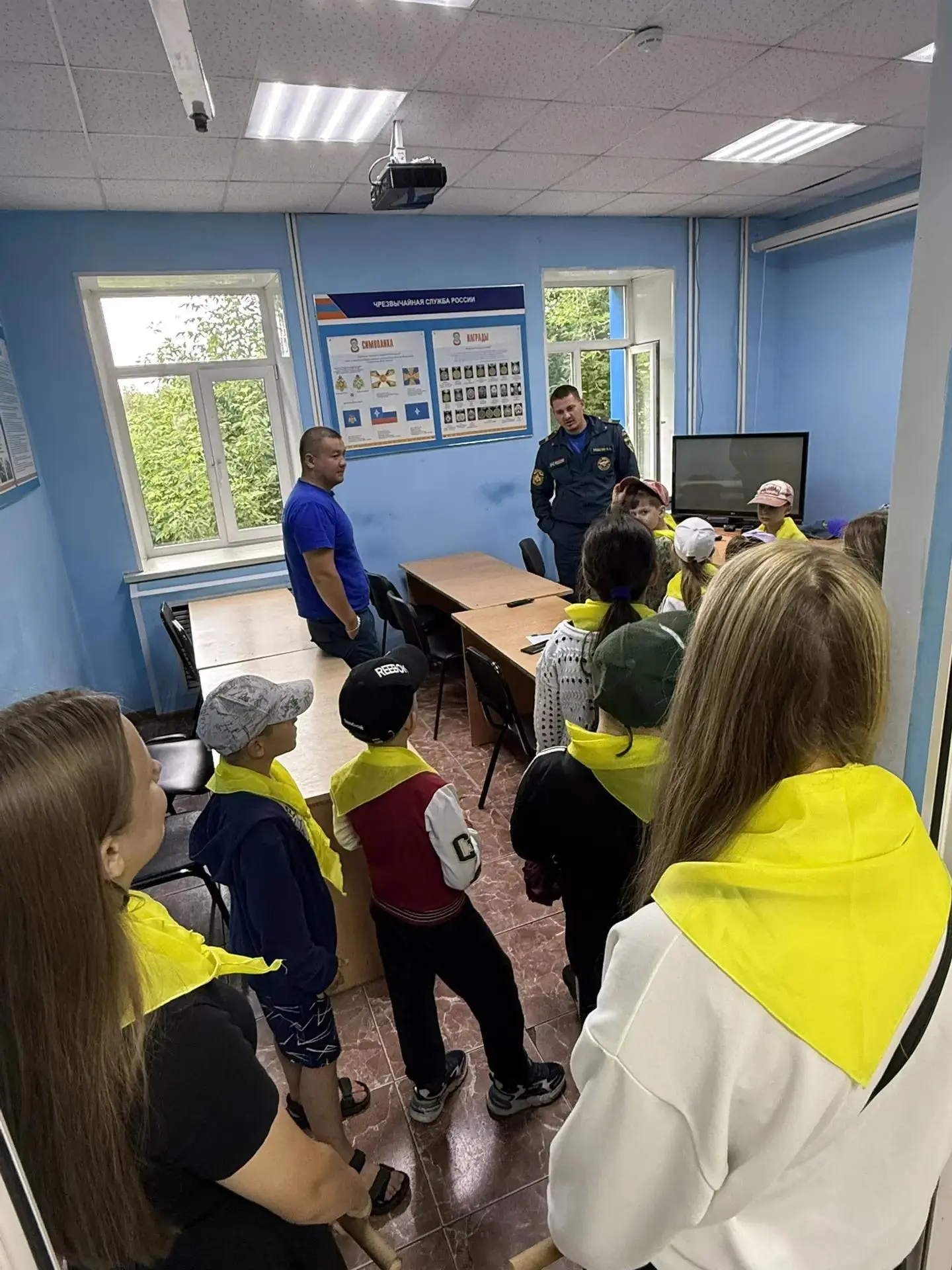 ЭКСКУРСИЯ В ПОЖАРНУЮ ЧАСТЬ 🚒
Фотоотчет от отряда №2

Экскурсия в пожарную часть — это увлекательное
