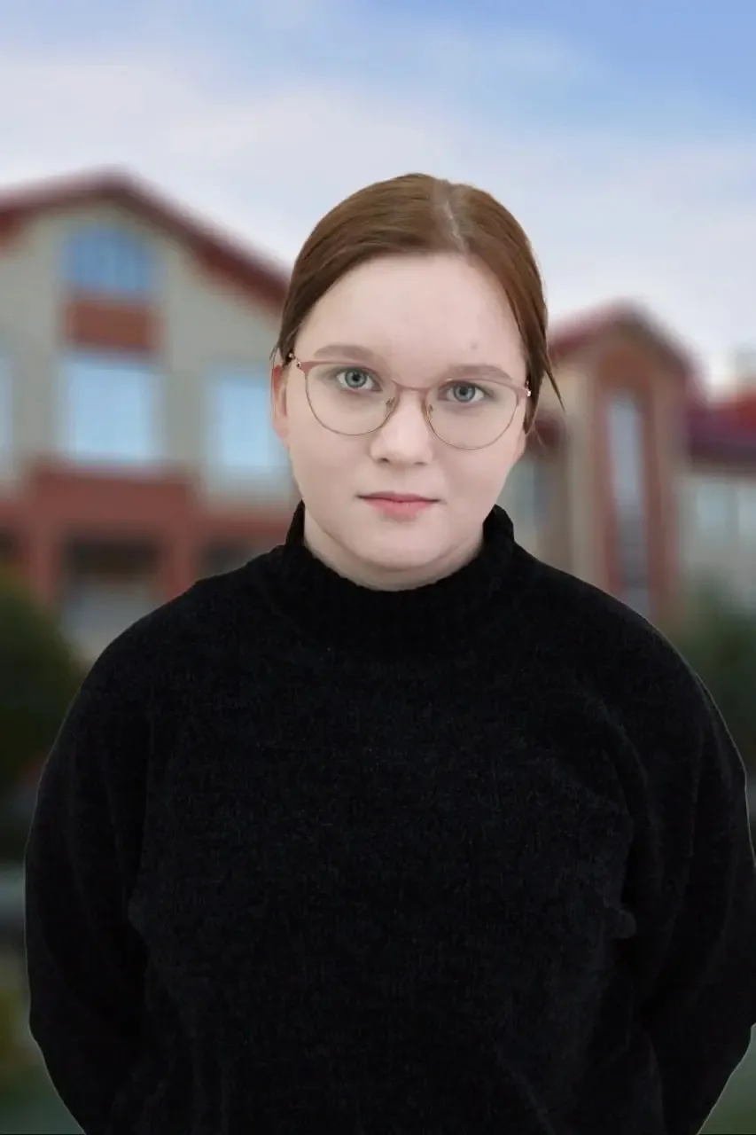 Наша медалистка, Лебедева Глафира, по результатам ЕГЭ стала высокобалльницей сразу по трем предметам