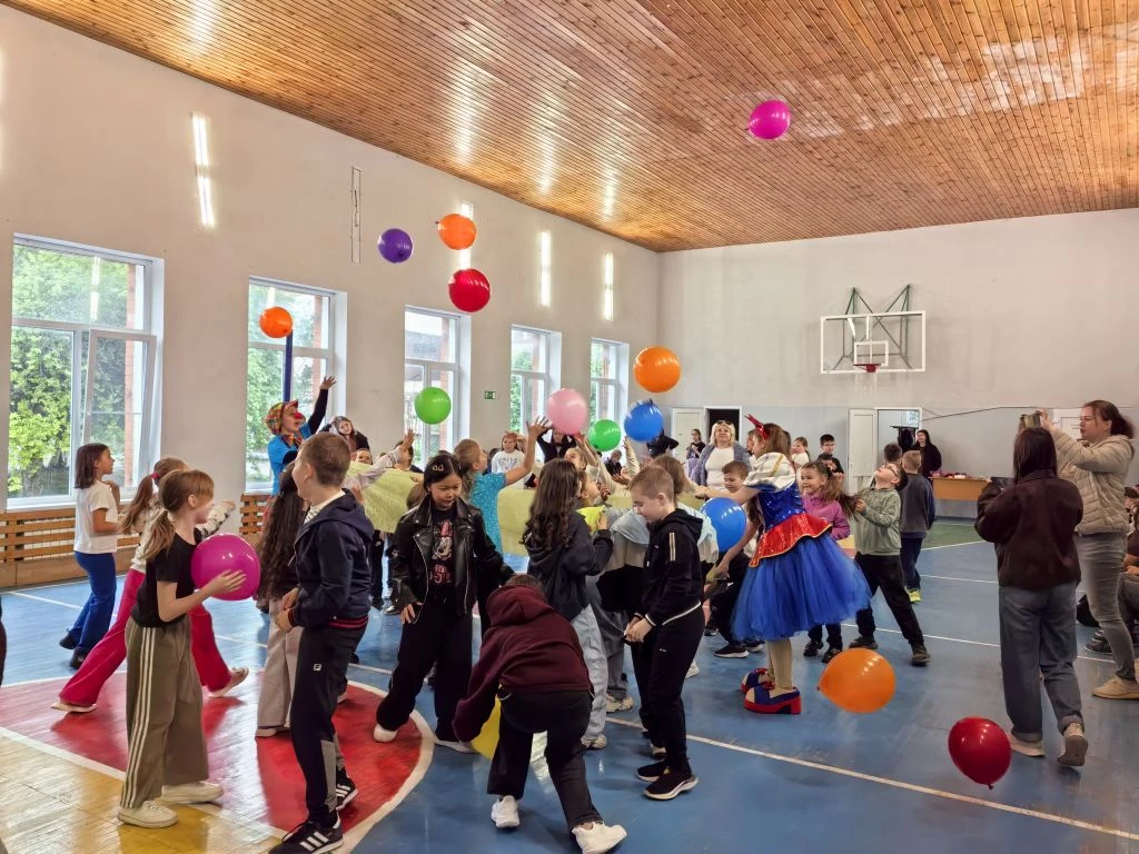 Несмотря на непогоду праздник в Небугской клубной системе удался на славу. Яркие слова сказочные пер