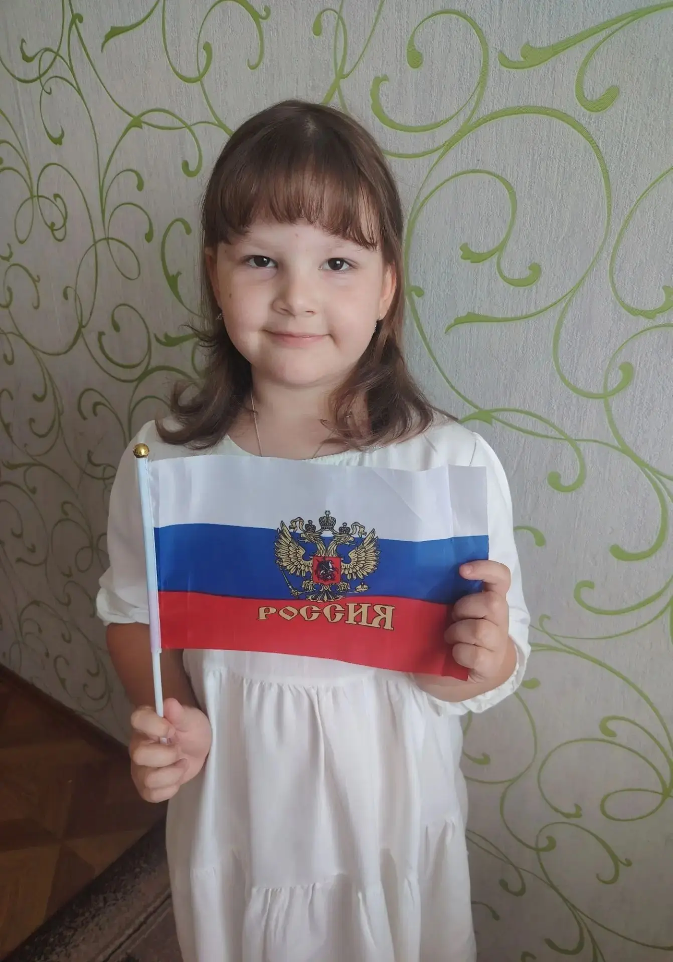 Савельева Анастасия участвует в акции "Флаг России в каждый дом"