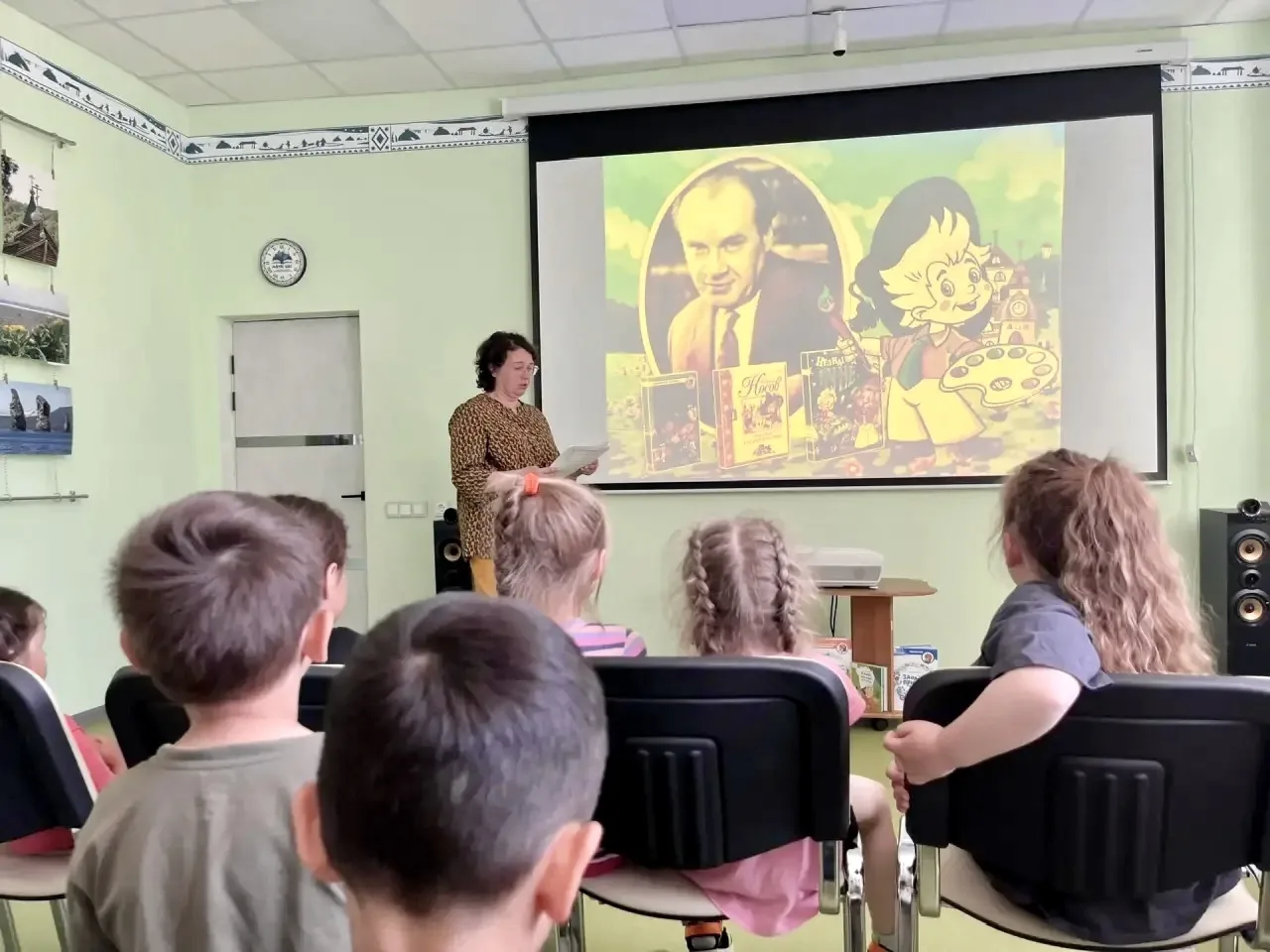 Наши воспитанники детского сада побывали в библиотеке им. Поротова!📚✨

Ребята с огромным интересом 