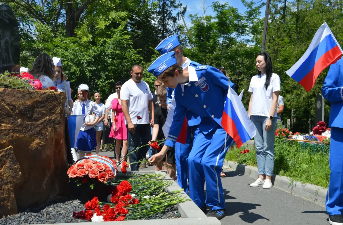 День России глазами ЮИДовцев Дона

В День России на "Аллее Героев" в городе Ростове-на- Дону наши лу