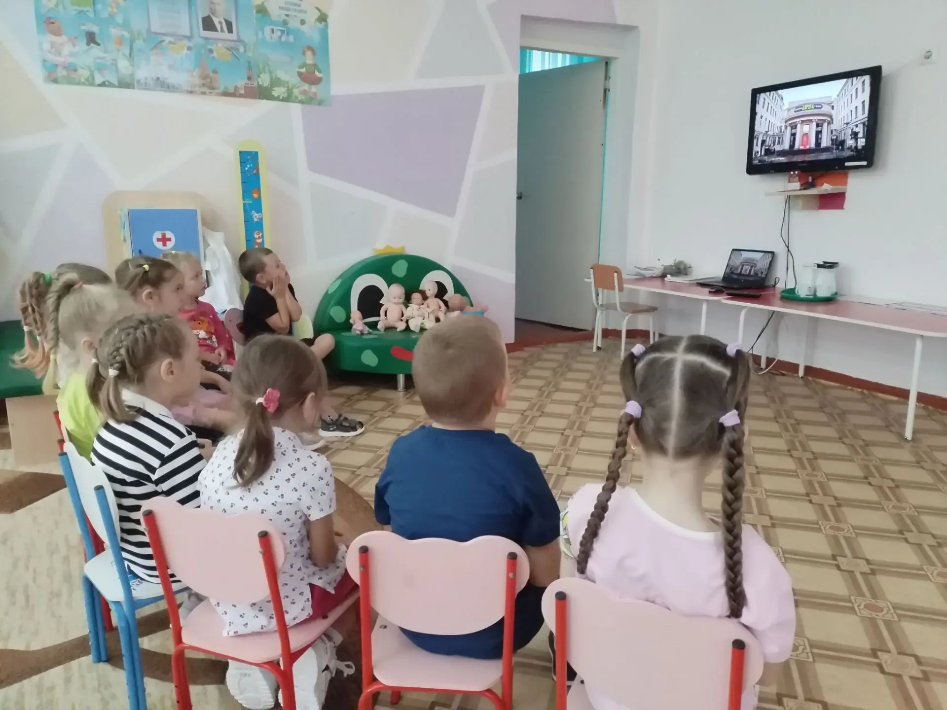 Сегодня в группе "Звездочки" прошел тематический день, посвященный Дню кино 🎬