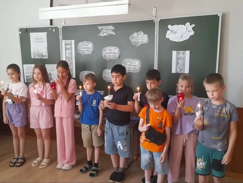 🕯 В нашей школе прошли всероссийские акции «Свеча памяти» и «Минута молчания»

🕯22 июня, в День па