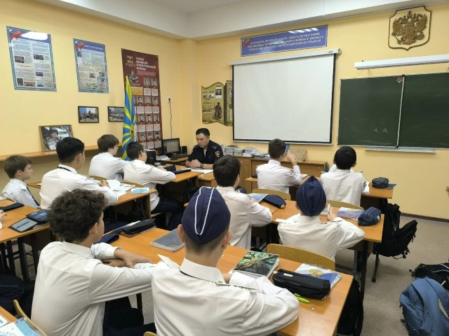 В нашей школе для семиклассников провели урок безопасности при атаке беспилотников