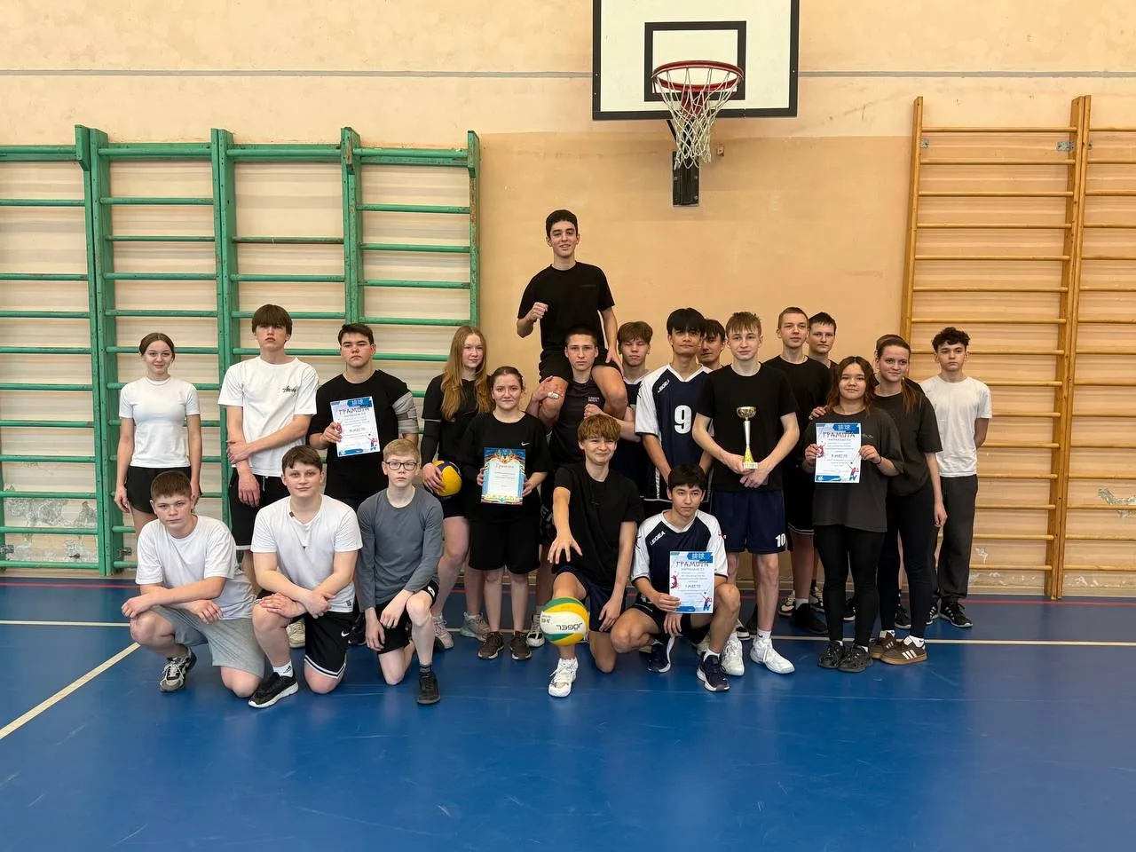 🏓 Спортивный финал Недели китайской культуры: пинг-понг и волейбол! 🏐    28 марта стал ярким заверша