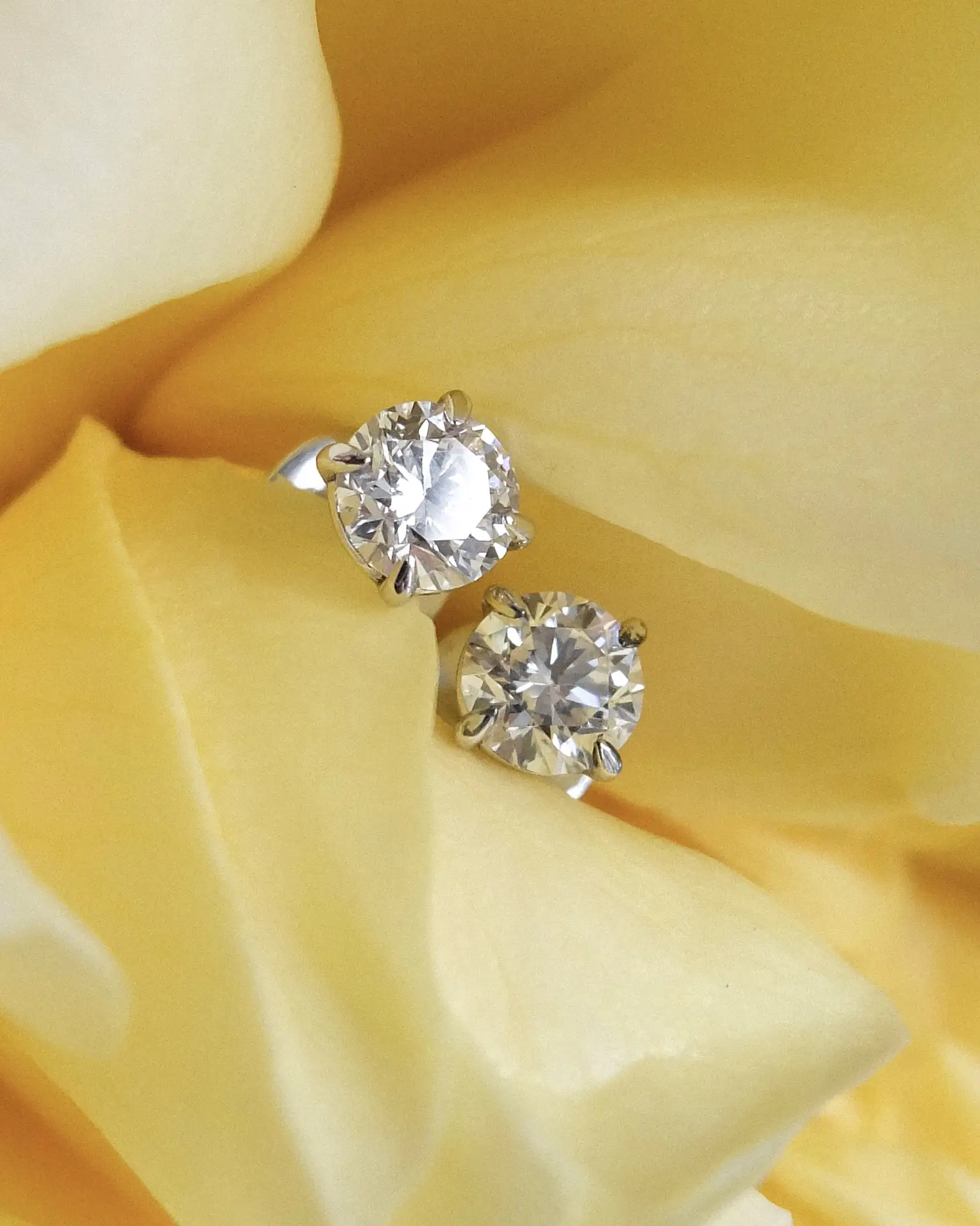 Серьги-пусеты 2,00 ct 😍

Характеристики:
✨ Металл: Белое золото, 750 проба
✨ Вес: 2,78 г
✨ Вставки: