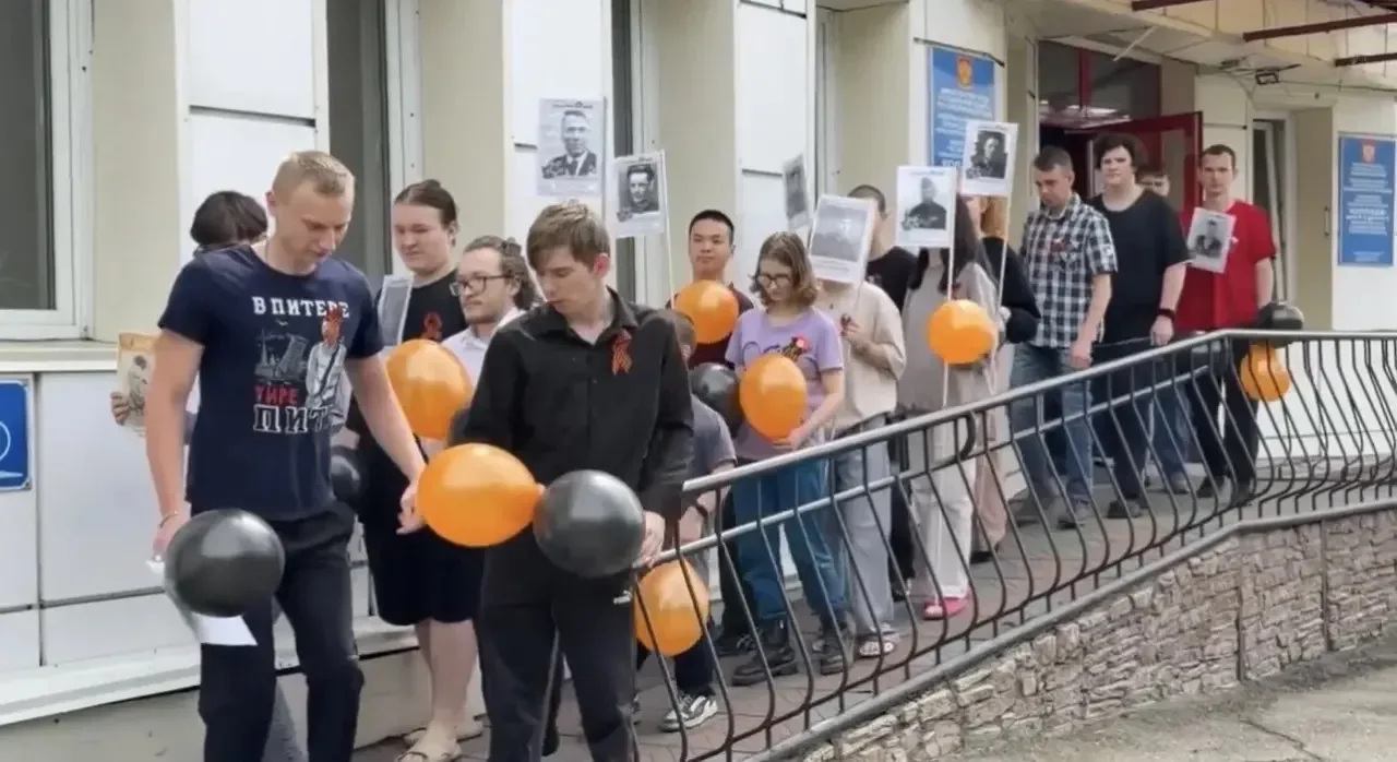 В колледже состоялся памятный марш «Бессмертный полк».