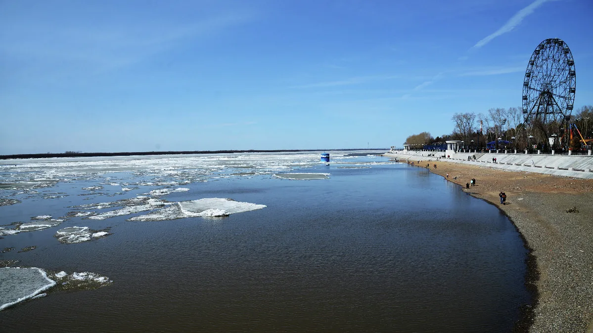 Сегодня днем в Хабаровске температура воздуха составит 12.. 14 °C, ветер северо-восточный, 4 - 9 м/с