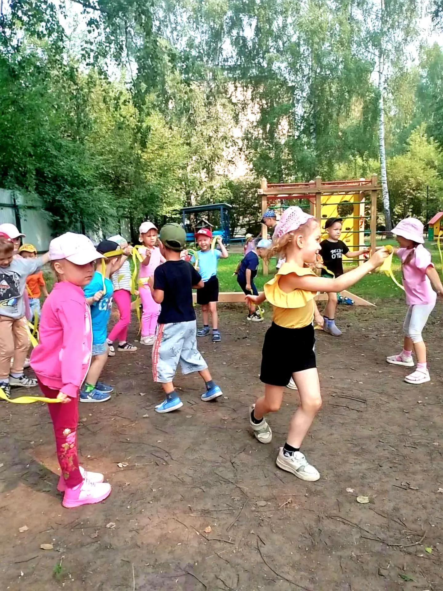 МУЗЫКА ПОД ОТКРЫТЫМ НЕБОМ ☀ 🎶 🦋🌺🐝
Сегодня у ребят из старшей группы "Чиполлино" была необычная п