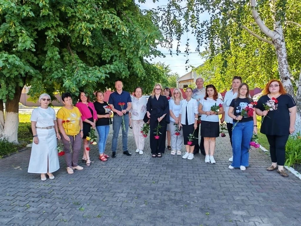 22 июня — День памяти и скорби 🌹🌹

Сегодня наши педагоги возложили цветы к памятнику с.Пушкарное и