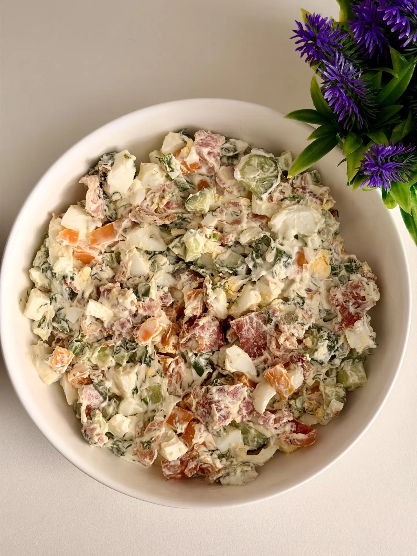 🥗 Салат с беконом 🥗
Это блюдо готовится за считанные минуты, а улетает со стола ещё быстрее. Идеал