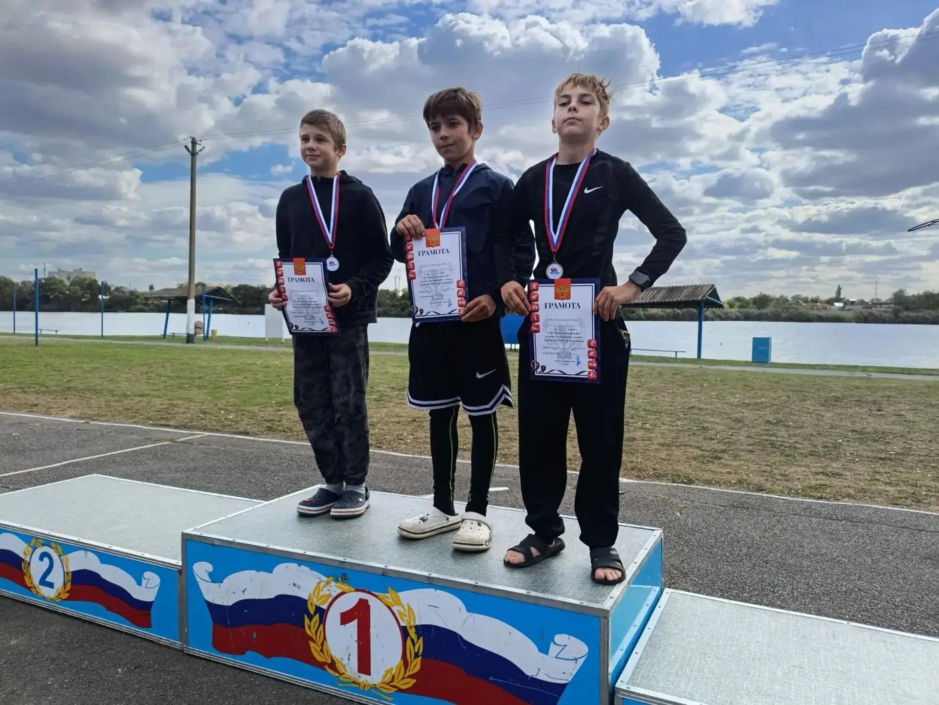 Новые медали юных неклиновских гребцов