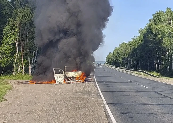 На трассе в Вольском районе сгорела «Газель» с грузом.

В Вольском районе утром 13 июня сгорела груз