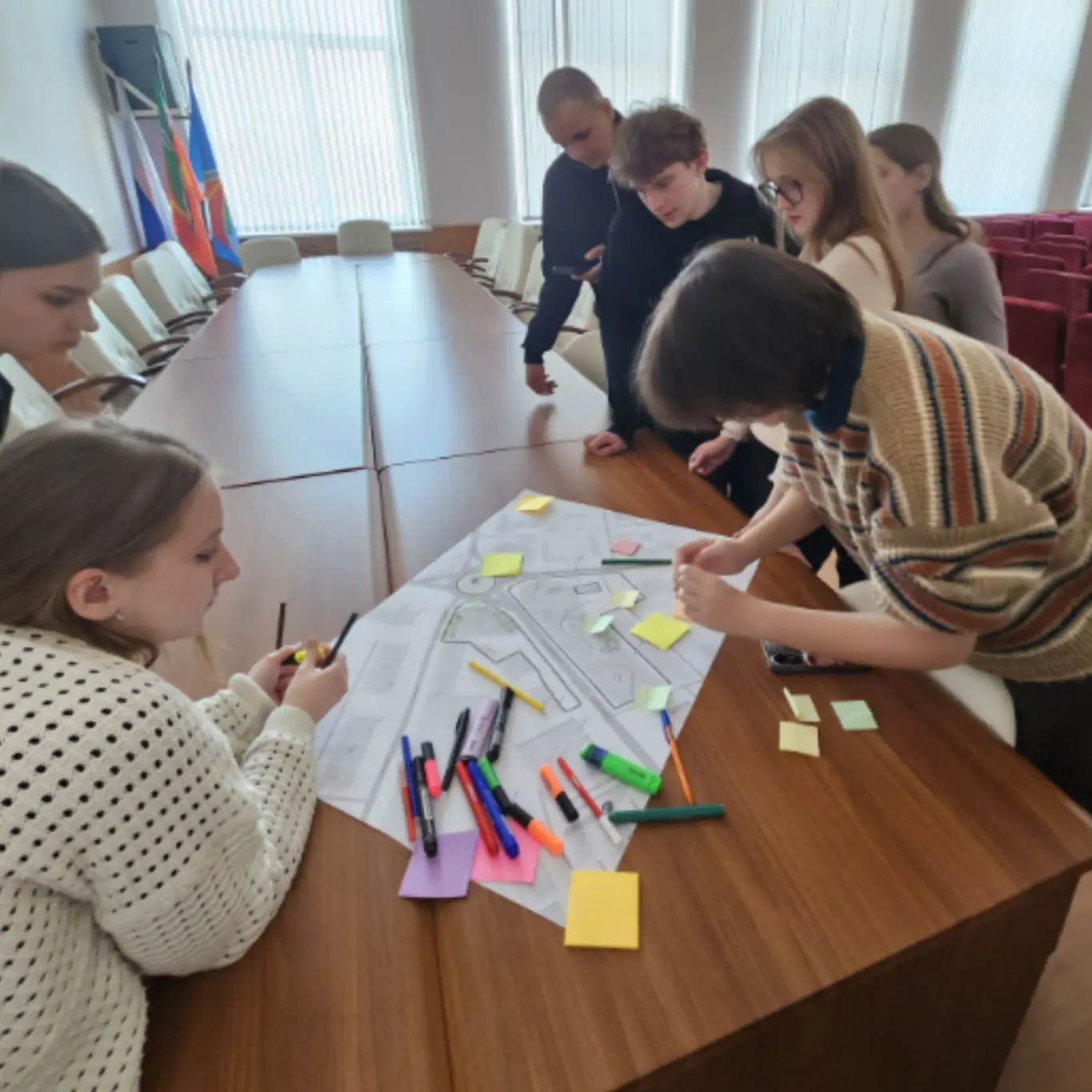 ✔️Наши старшеклассники из 10 «Б», 11 «А» и 11 «Б»  вместе с советником директора по воспитанию и вза