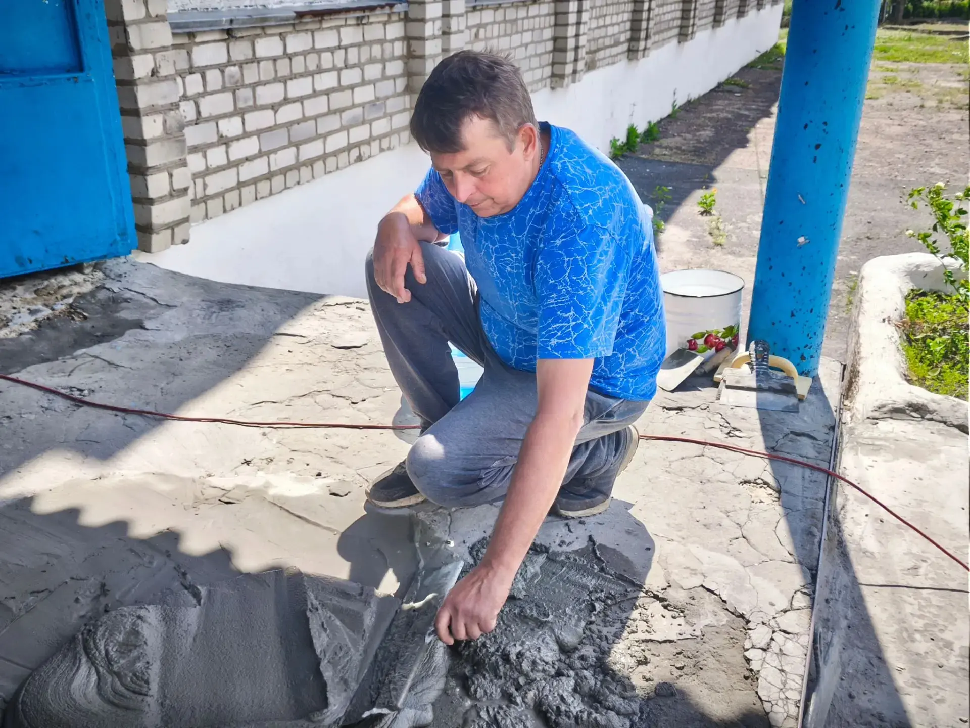 6 июля работники Обоянского районного Дома народного творчества провели ремонтные работы в Павловско