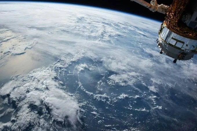Выведенный на орбиту американский разведывательный спутник таинственным образом взорвал...