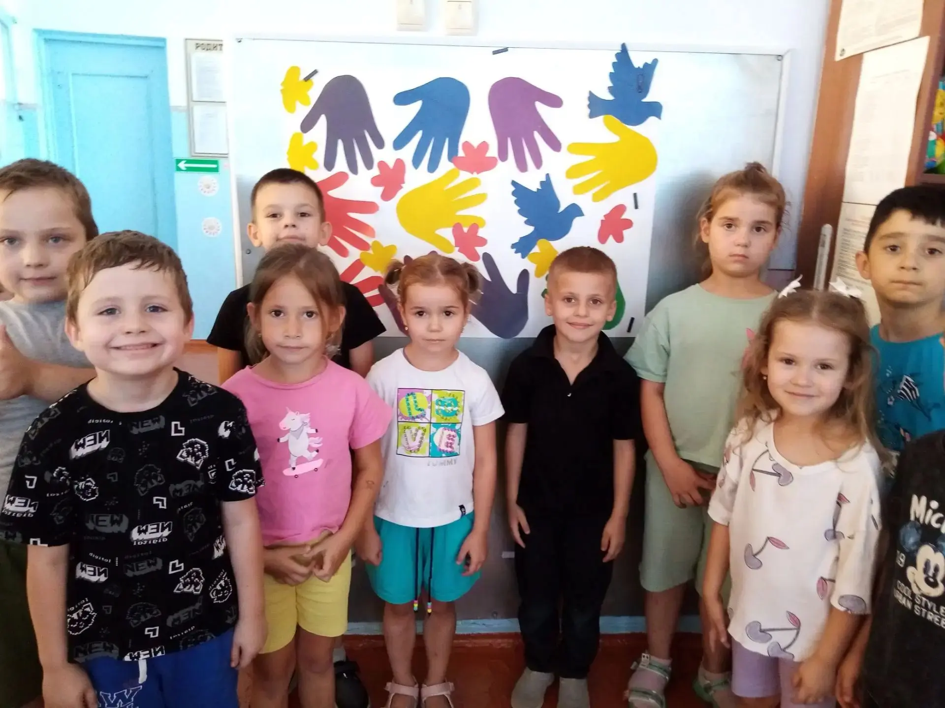 В старшей группе появилась коллективная аппликация «Мы за мир»🕊️ , приуроченная ко Дню...