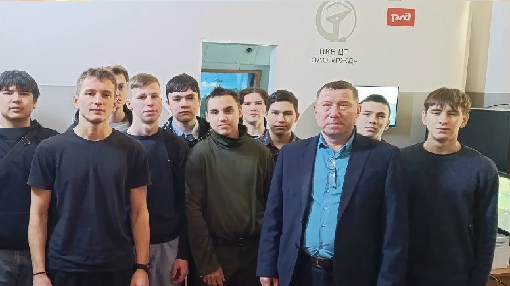 ЛАБОРАТОРНО - ПРАКТИЧЕСКИЕ ЗАНЯТИЯ ПО УПРАВЛЕНИЮ ЛОКОМОТИВОМ  Студенты 3 курса специальности 23.02.0
