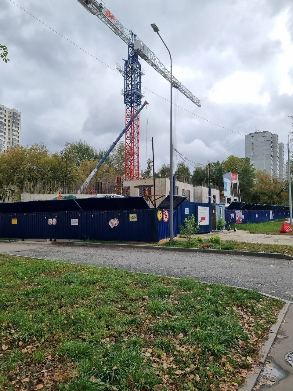 Держите кадры стройки дома по реновации на Авиамоторной, 5.