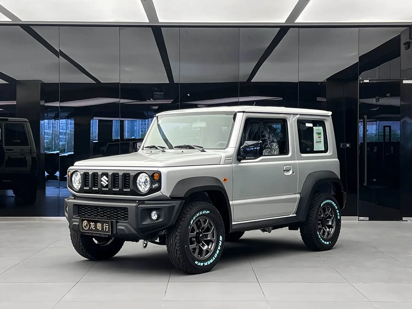 *Suzuki Jimny 1.5L*