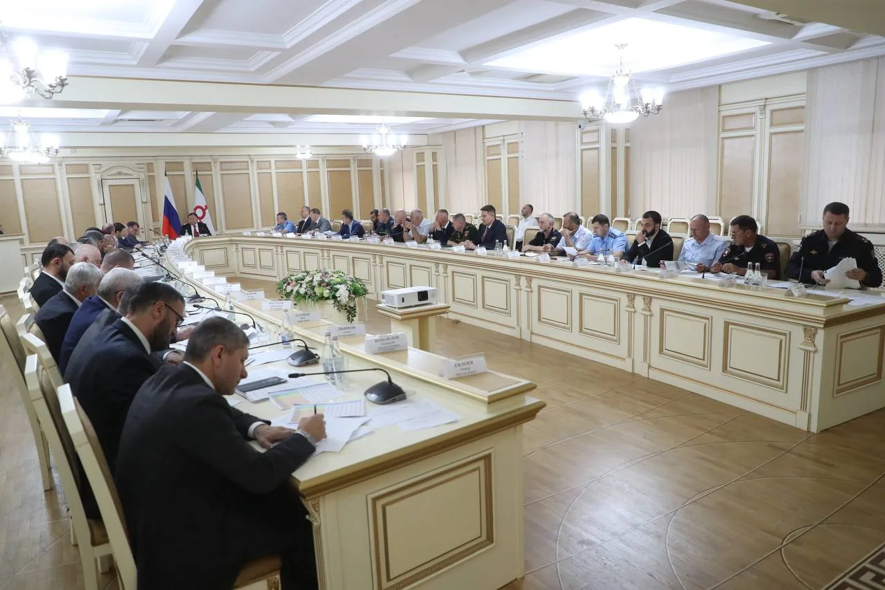 Провёл заседание Координационного совета, где обсудили вопросы общественной безопасност...