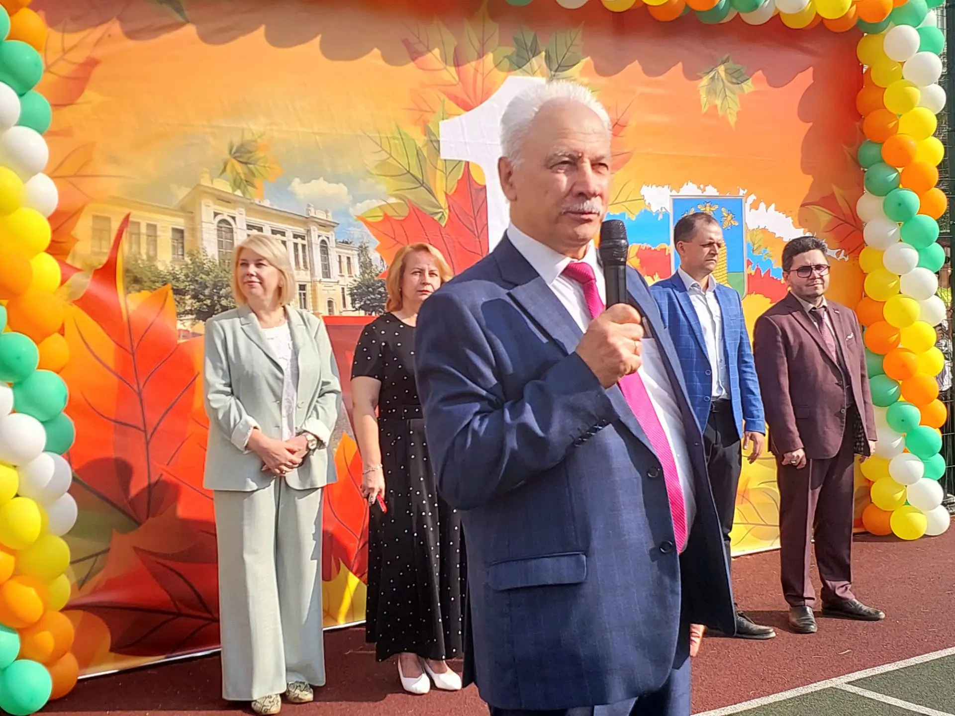 🎉 В нашем лицее прошла торжественная линейка, посвящённая Дню знаний! 🎉