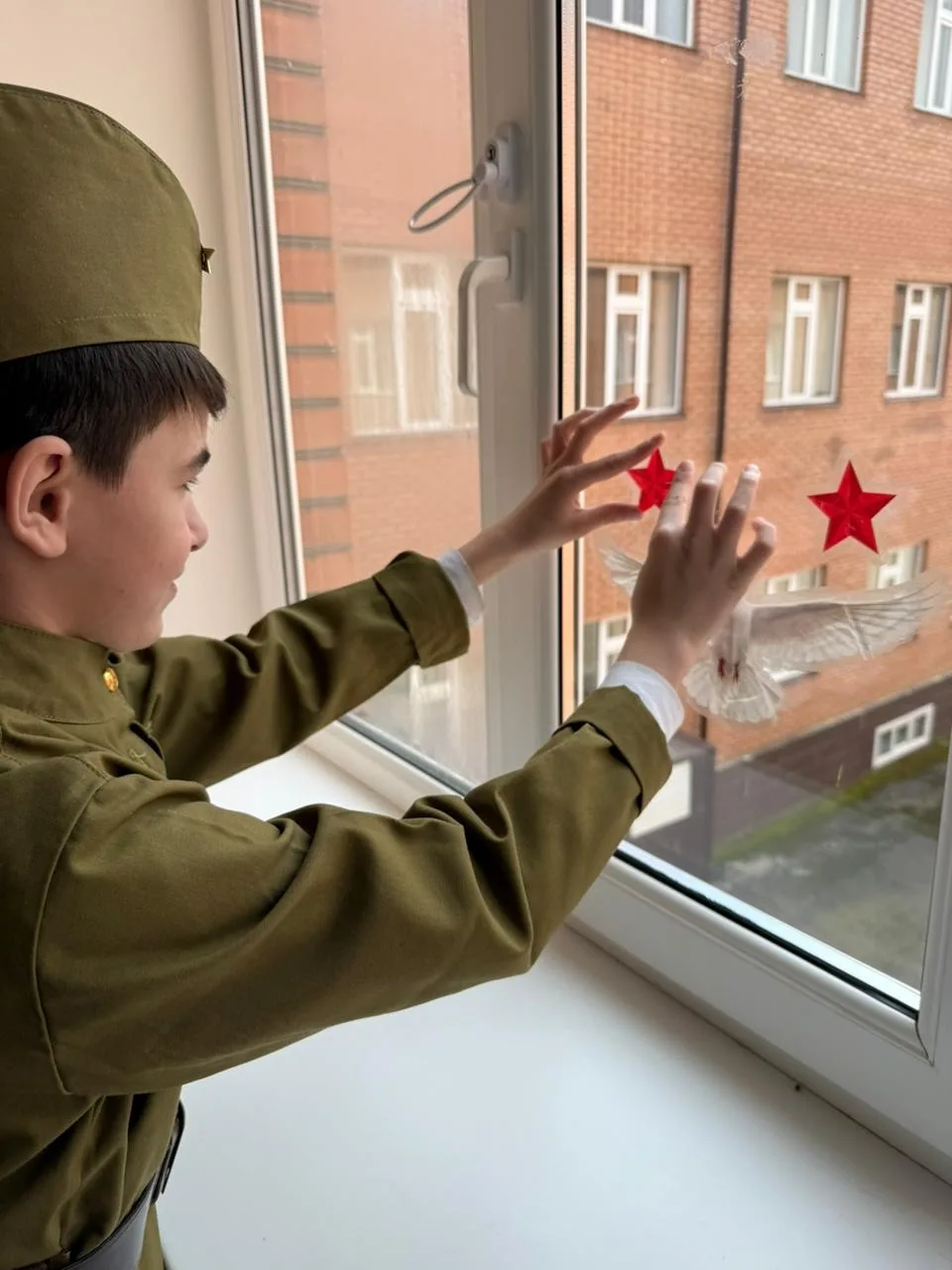 МБОУ "СОШ№24" г. Грозного присоединилась к традиционной Всероссийской акции "Окна Победы". Ребята с 