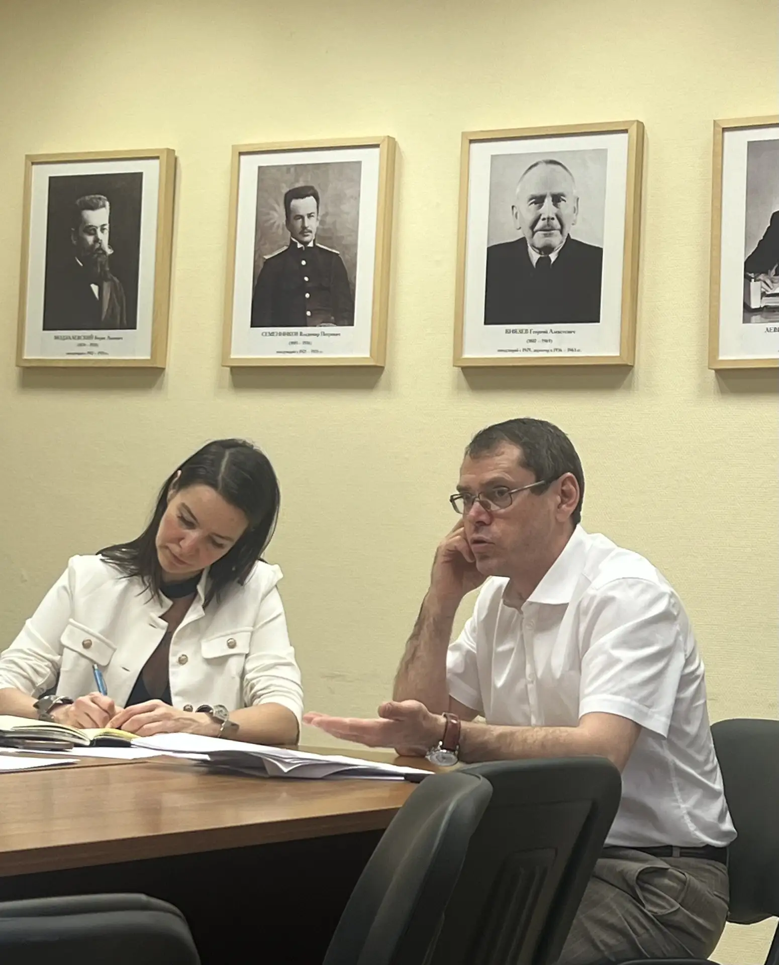 В Архиве Российской академии наук прошло очередное заседание Учёного совета. В центре в...