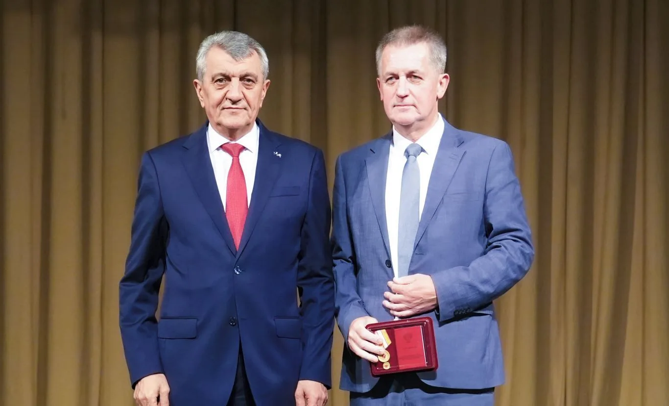 🔻Глава РСО – Алания Сергей Меняйло наградил специалистов сферы здравоохранения Северно...
