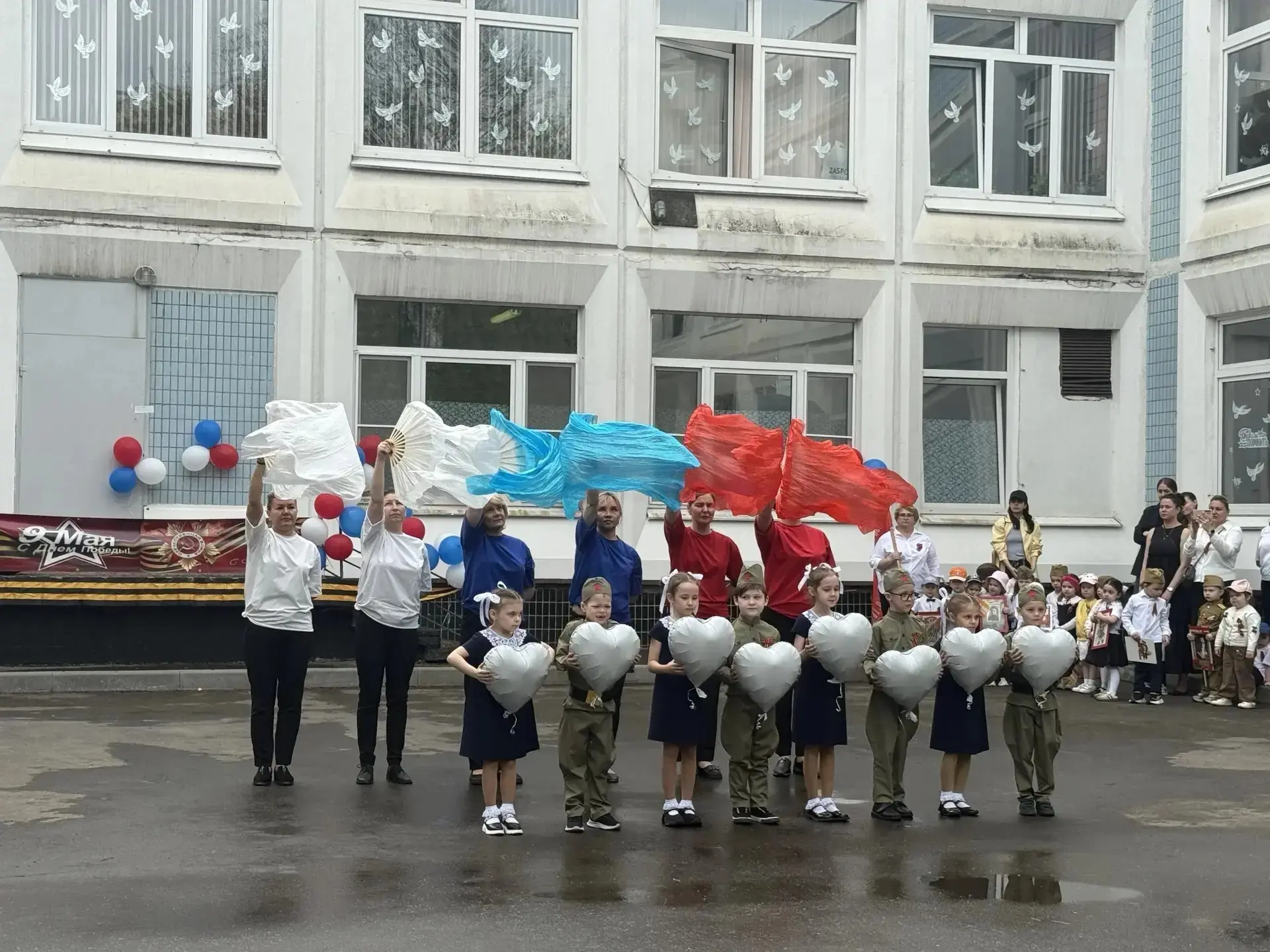 🕯️ Ветераны, дети, родители: вместе в День Победы  В гостях у дошколят — ветераны педагогического тр