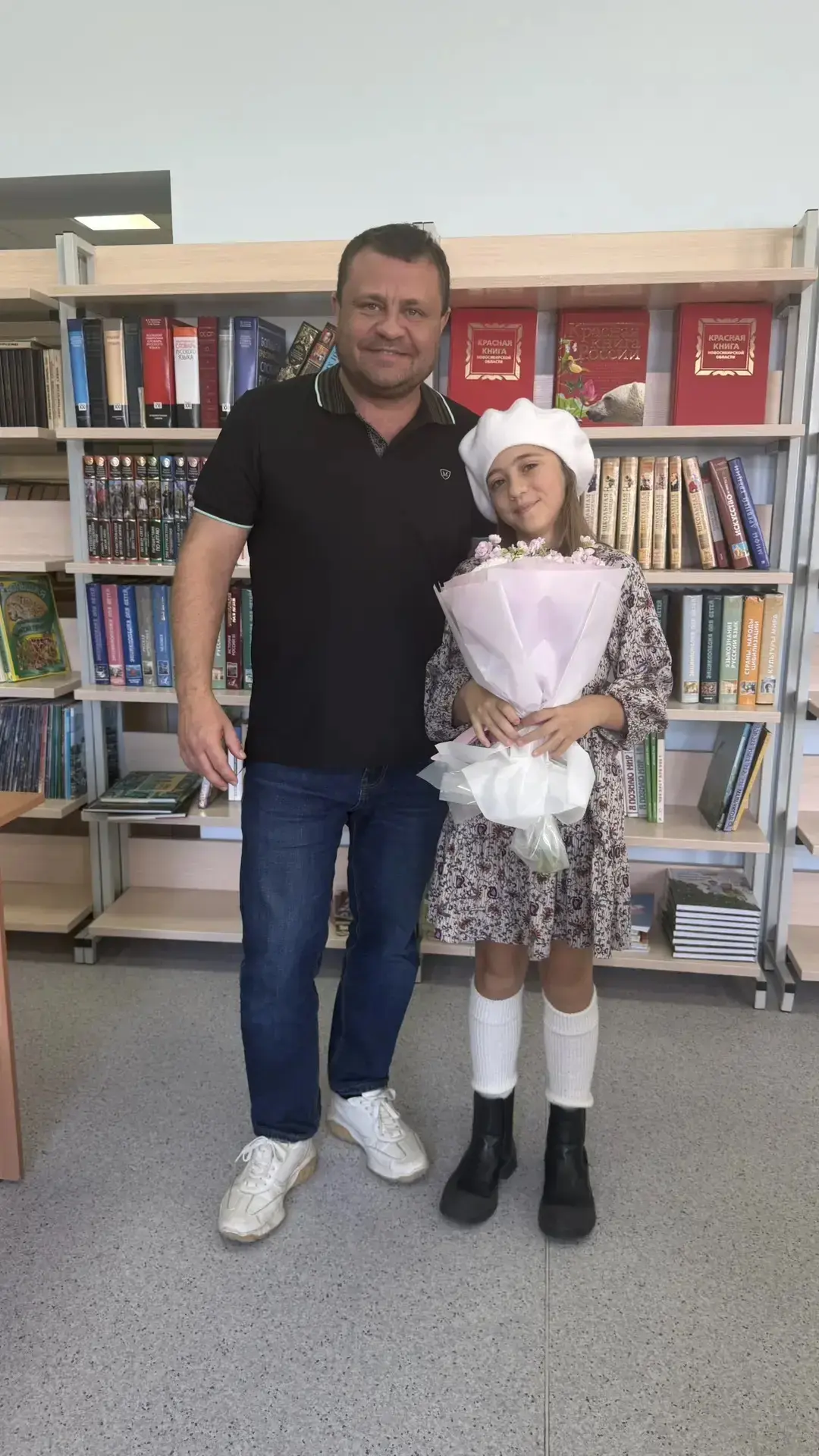 Сегодня у Доминики был День чтецов в школе 😃