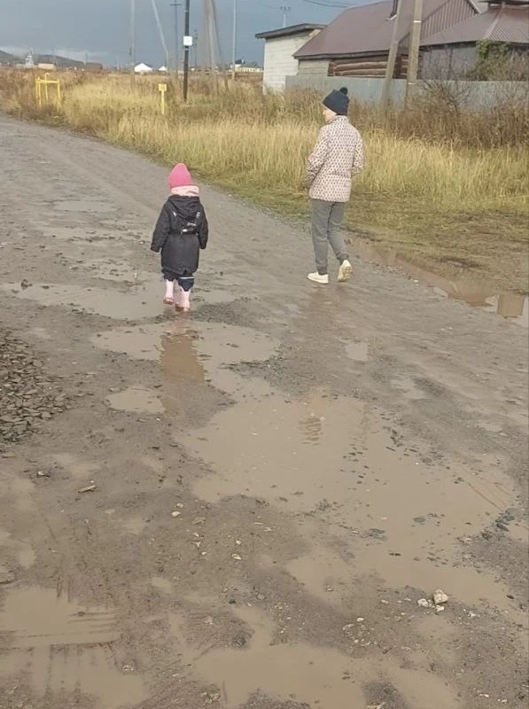 Тут из Альметьевска пишут, что в микрорайоне Урсала на улице Беляева нет нормальных дорог, хотя ей у