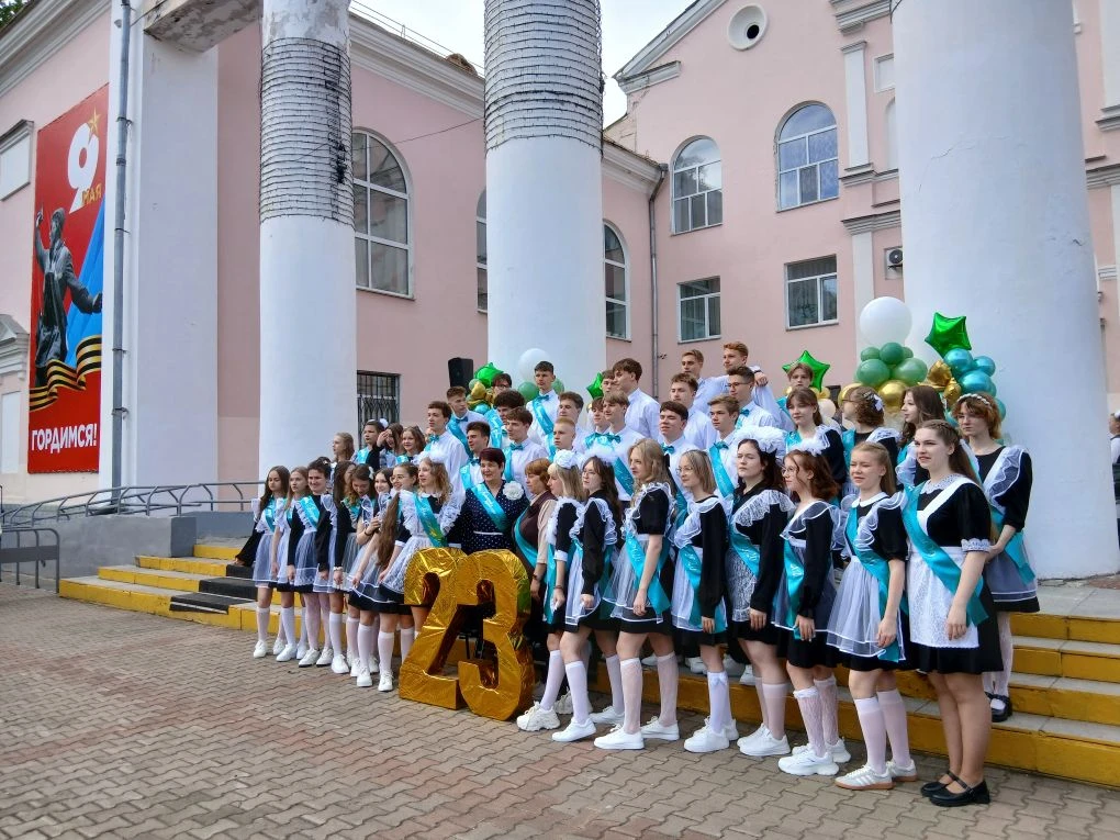 🌟 Последний звонок в лицее: финальная глава, которая началась с полёта  Сегодня для наших одиннадцат