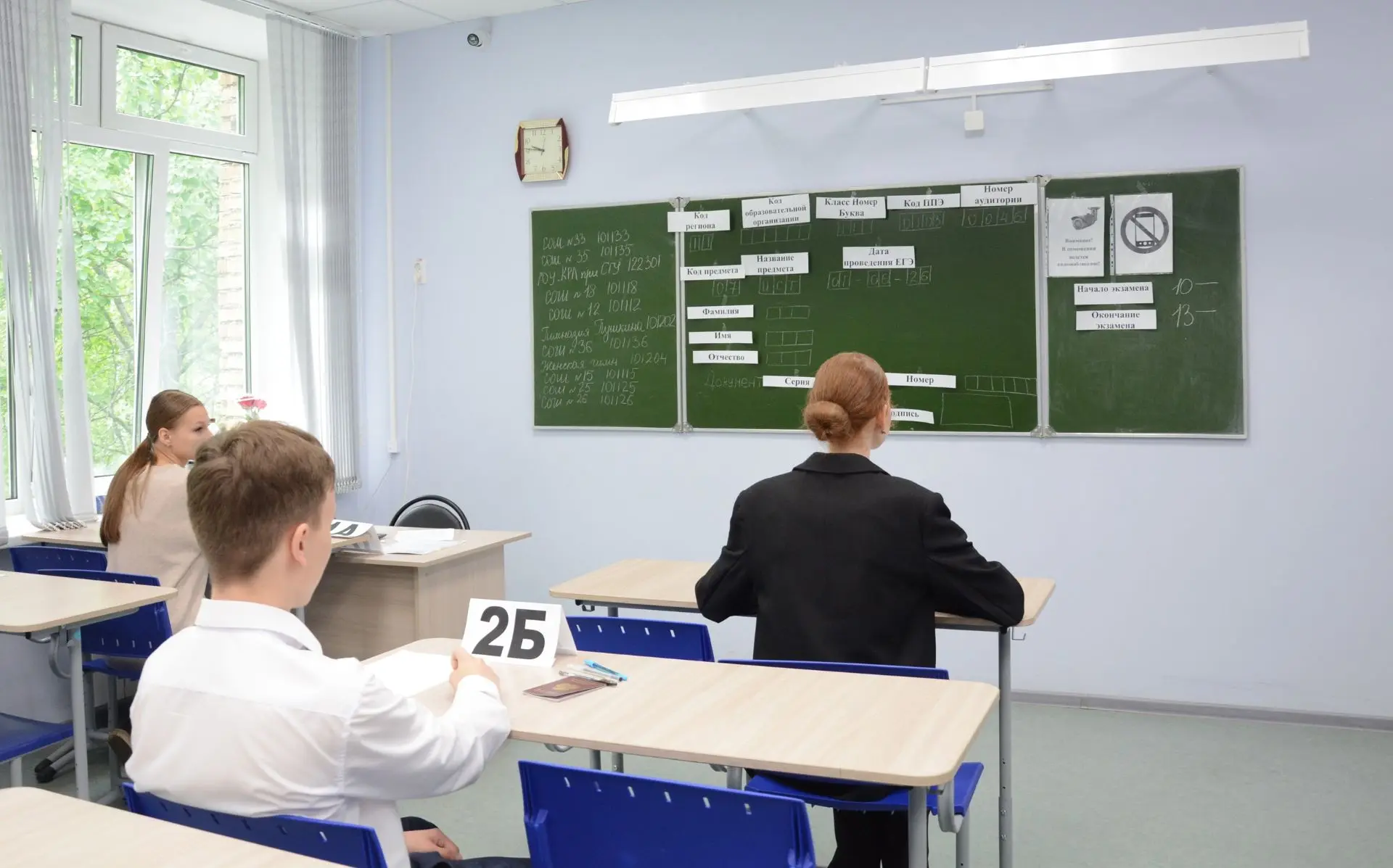 Выпускники сели за парты: в Коми стартовала экзаменационная кампания