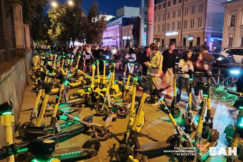 Срочно разделить тротуары для пешеходов и самокатчиков потребовала свердловская ГАИ

Врио начальника