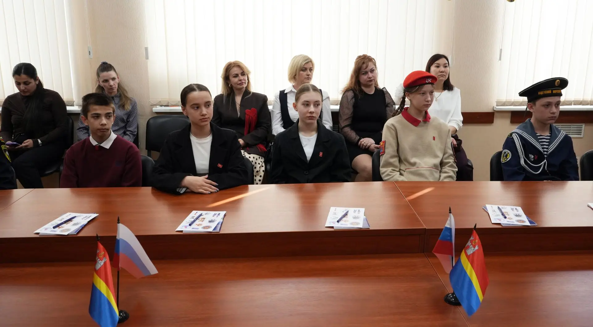 ✅Открываем двери в будущее: торжественное вручение паспортов юным гражданам! ➡️Накануне, в День восс