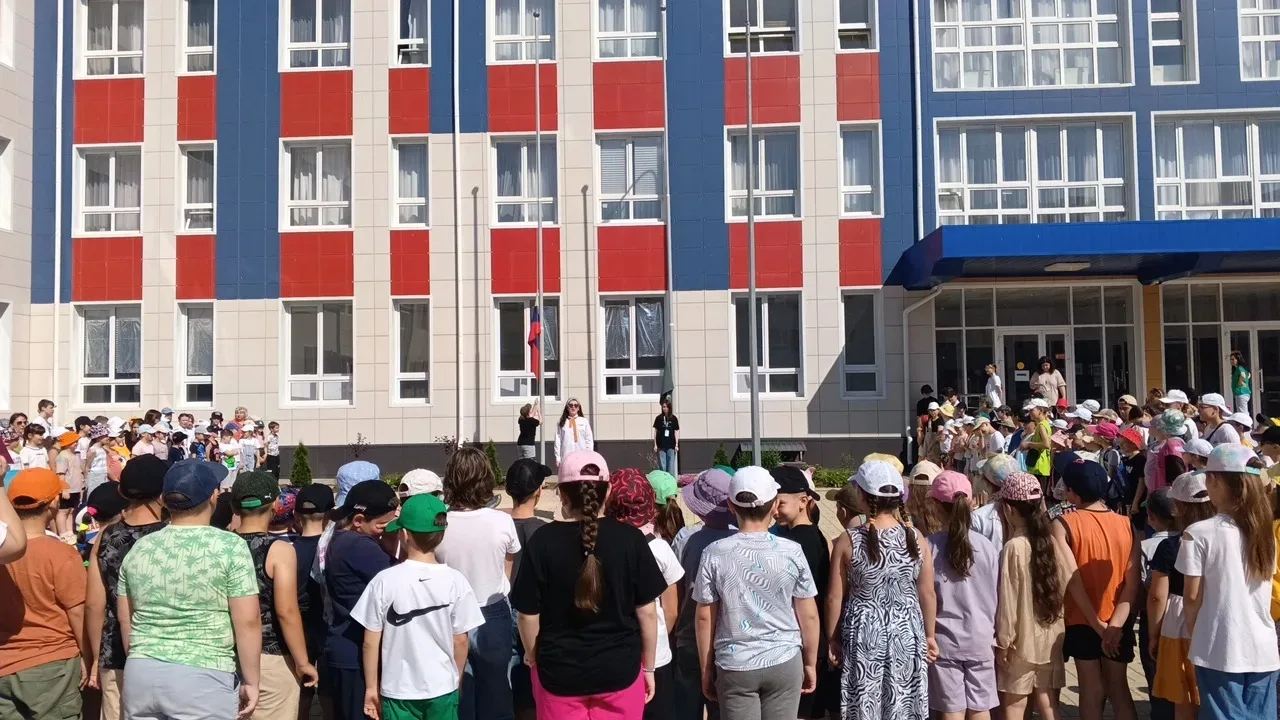 🇷🇺 С флага начинается Родина! 

Прошлая неделя в нашем лицее была тематическая, посвященная Дню Ро