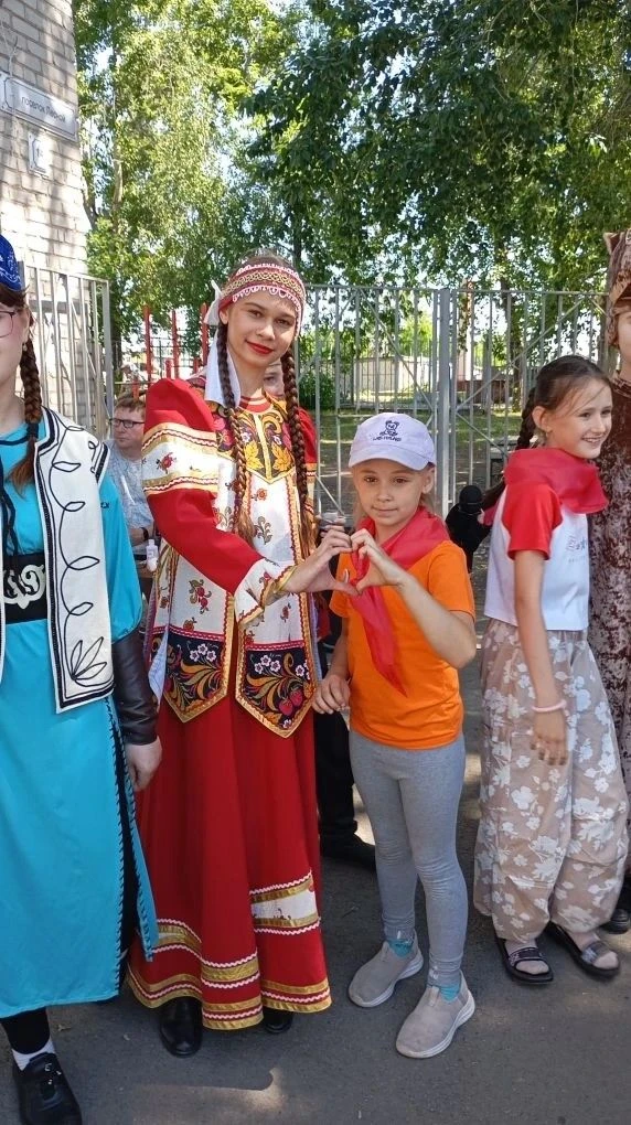 Сегодня в пришкольном лагере  прошло праздничное мероприятие,  посвящённое Дню России. ...